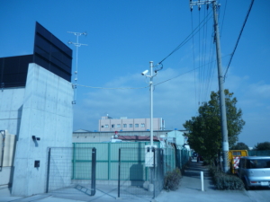 大阪市西淀川区の建設資材置場の防犯カメラ設置工事1