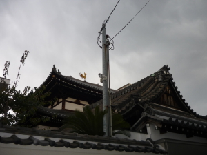 兵庫県尼崎市のお寺での防犯カメラ設置工事1