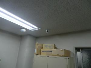 大阪市西区の会社事務所での防犯カメラ設置工事1