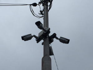 河内長野市の商業施設の駐車場の防犯カメラ設置工事1