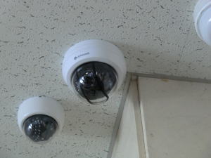 貝塚市の会社事務所での防犯カメラ設置工事の事例1