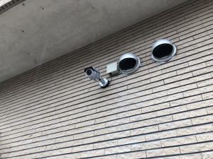 茨木市の公民館での街頭防犯カメラ導入事例1