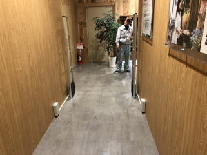 神戸市中央区の店舗での防犯ゲート設置工事1