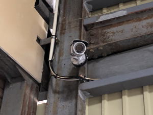 八幡市の配送倉庫での防犯カメラ導入事例1